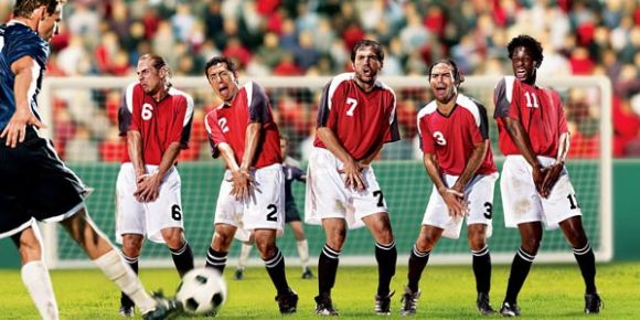 Ngakak! Coba Masukin Bolanya Kalau Bisa